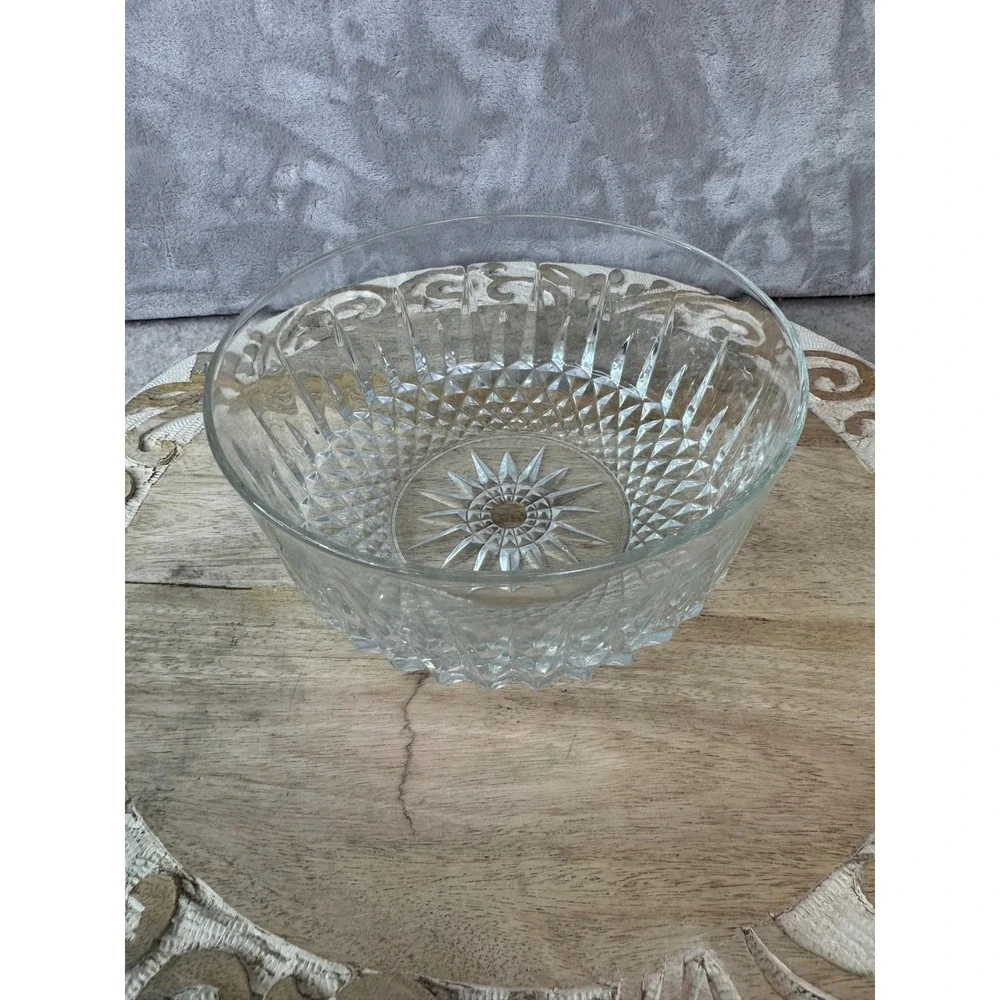 Arcoroc France Glass Serving Bowl 8In Diamond Cut Starburst Pattern ClearVintage